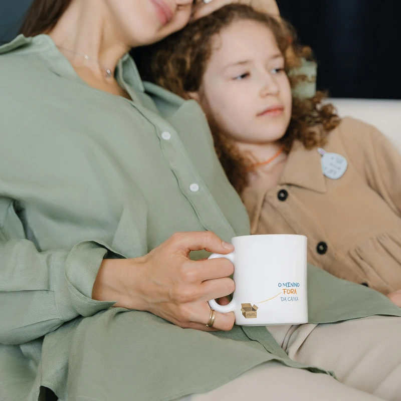 Caneca do Menino fora da caixa - Imagem 2